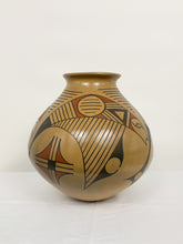 Load image into Gallery viewer, Jesus Pina - Casa Grande Vase
