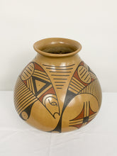 Load image into Gallery viewer, Jesus Pina - Casa Grande Vase
