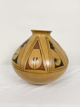 Load image into Gallery viewer, &quot;Benito&quot; Southwest Pueblo Clay Pot
