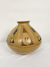 Load image into Gallery viewer, &quot;Benito&quot; Southwest Pueblo Clay Pot
